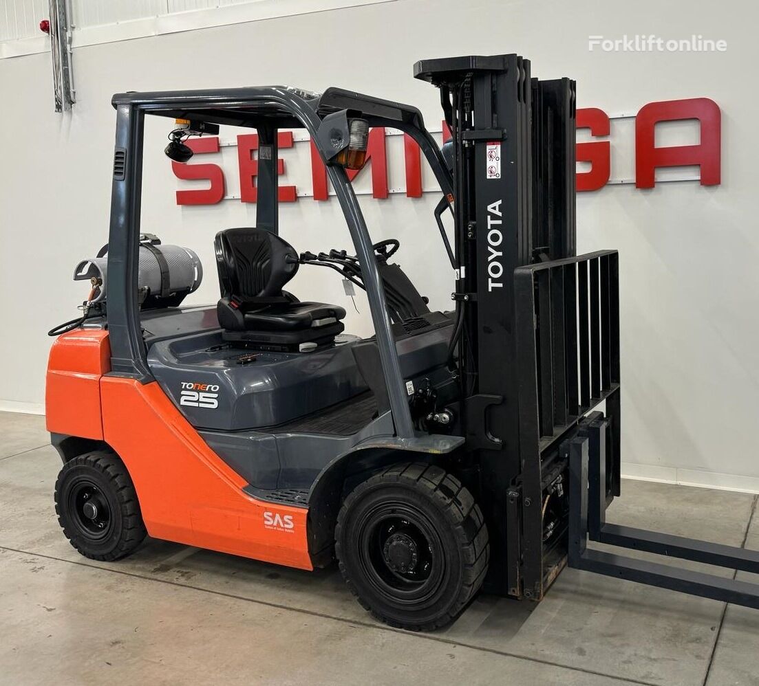 Toyota 10482 -8FGF25 gas forklift