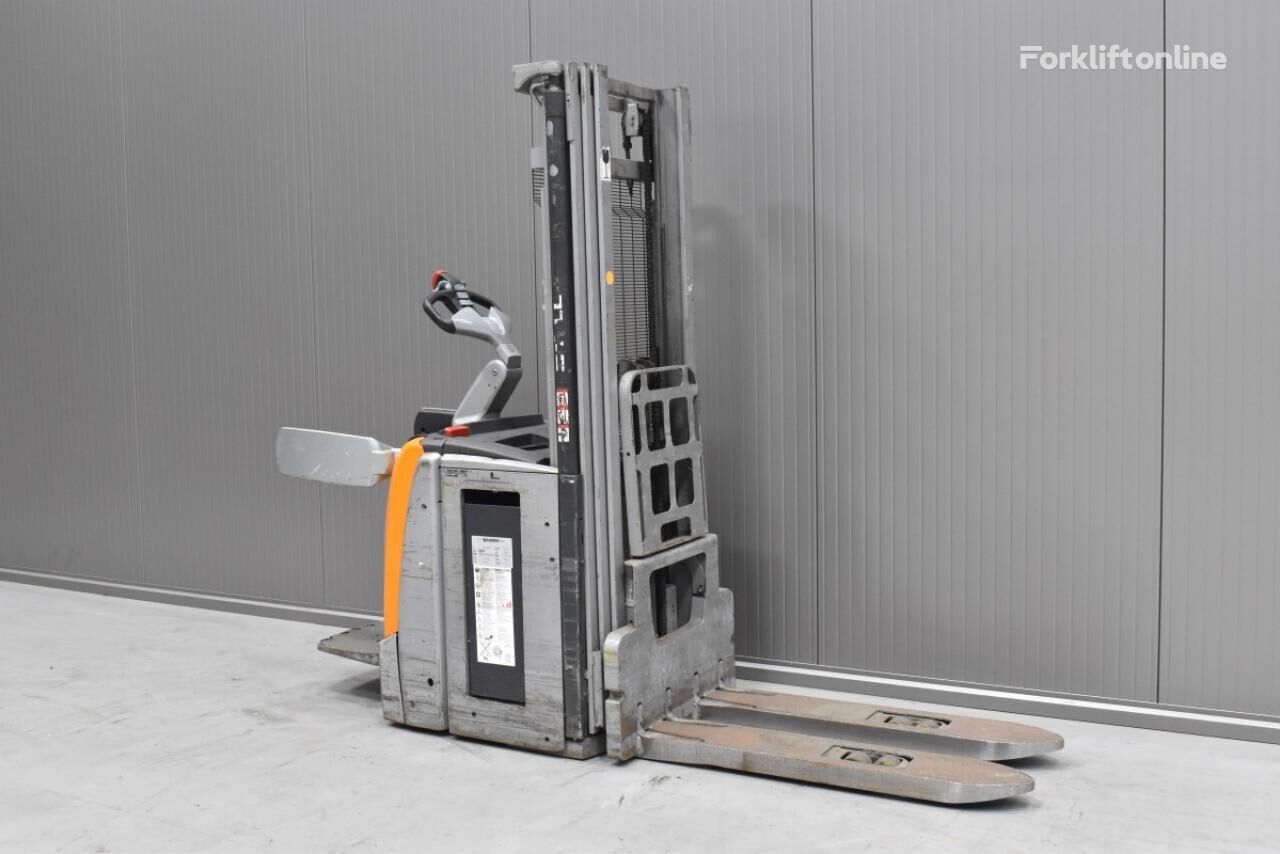 Still EXV-SF 20 pallet stacker