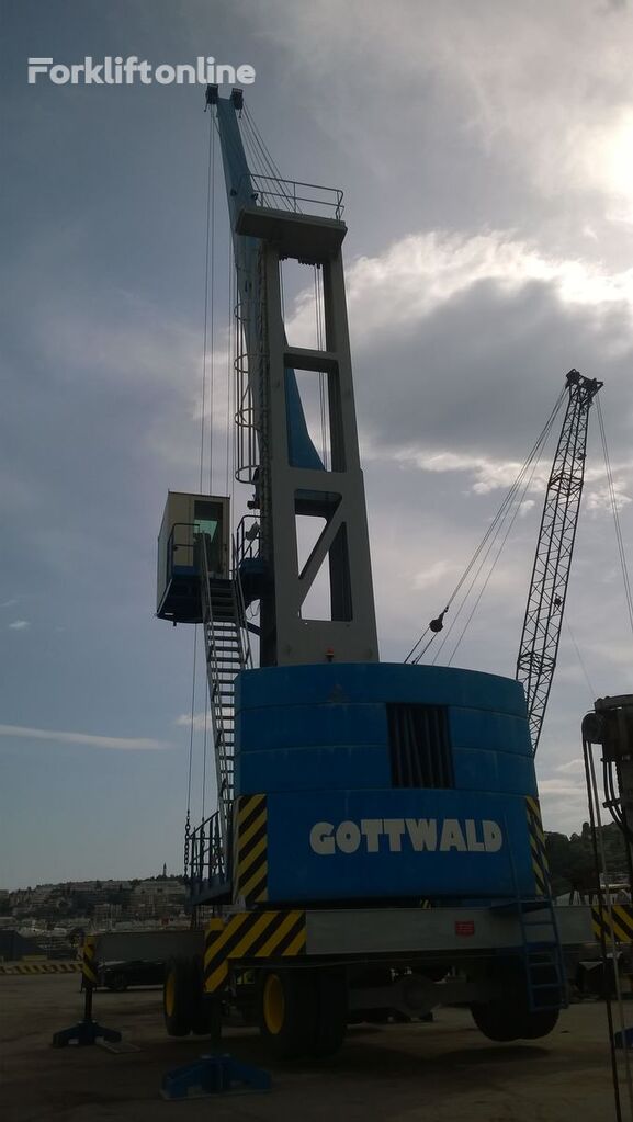 Gottwald HMK 60 portal crane
